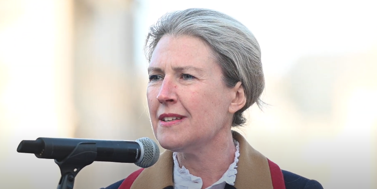 avortement-constitution-france-macron-politique-mouvement-conservateur-ivg-veil-versailles